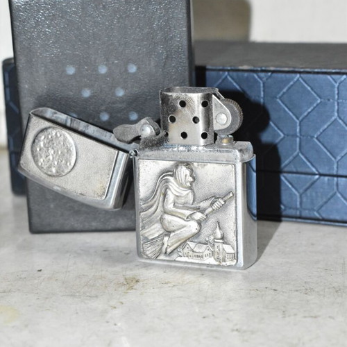 Zippo Witch 2005 Lighter like new with box