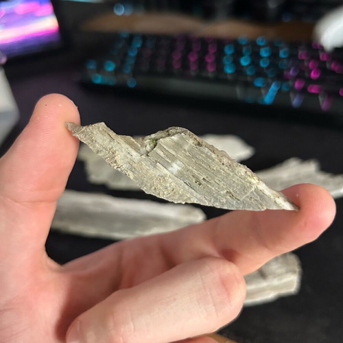Gypsum crystals with bentonite inclusions from Patra, new