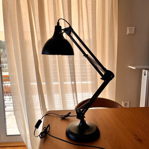 Brilliant AG desk lamp like new with light bulb