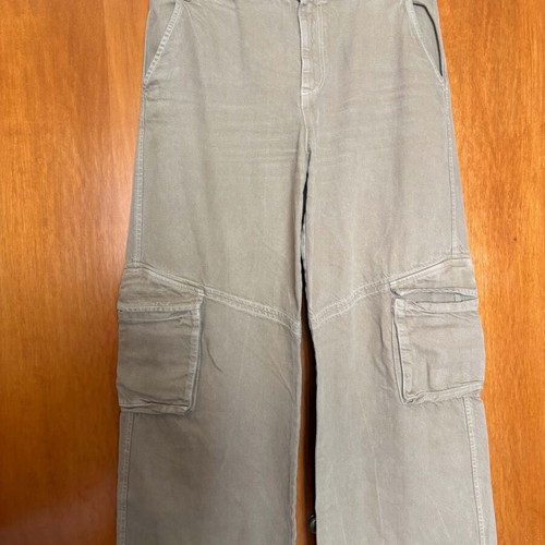 Zara women's beige pants size M like new with minor seam damage