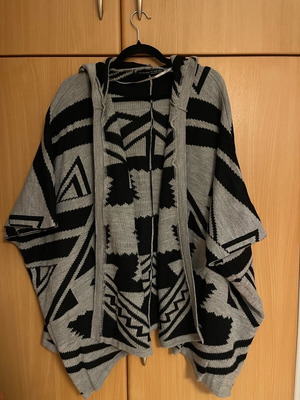 Primark poncho cardigan like new, grey and black, size XS