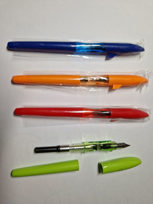 Fountain pens καινούργια, σε σχήμα καρχαρία, σετ 5 τεμαχίων με converter