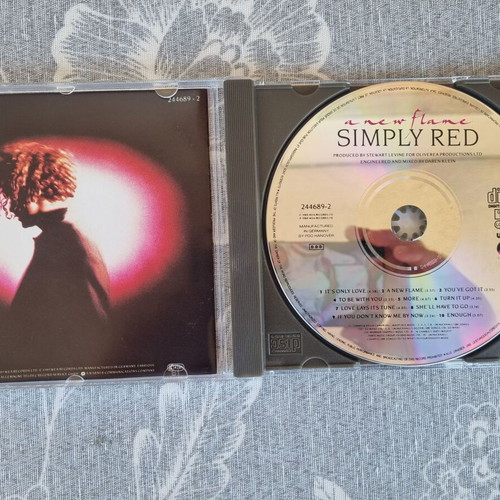 Simply Red A New Flame CD like new, pop
