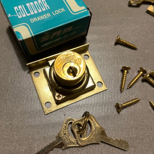 Golddoor lock with 2 keys and box new