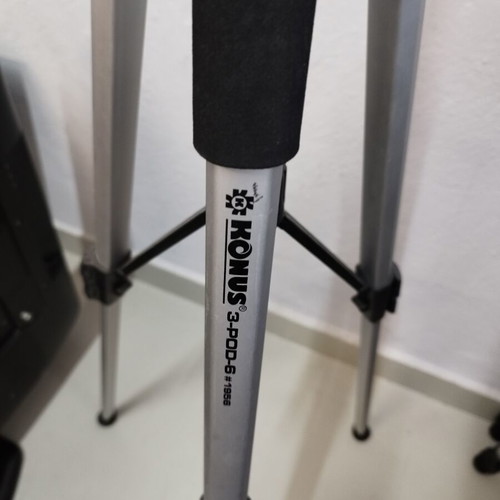 Camera tripod adjustable height like new