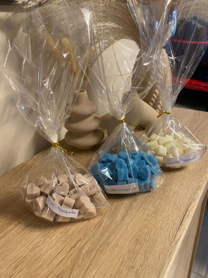 Wax melts new, pack of 50 pieces with scents and colors