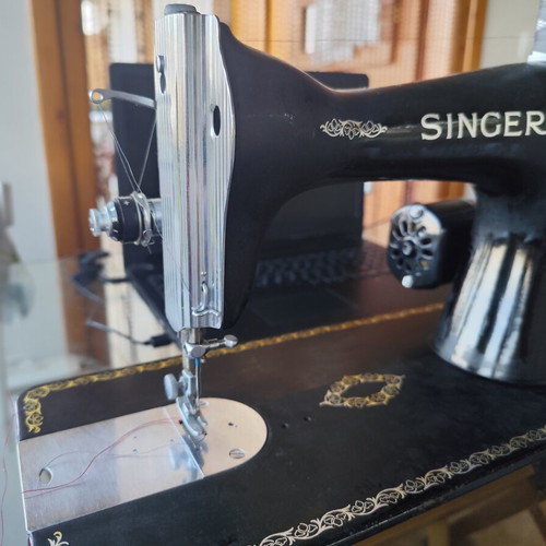 Singer sewing machine like new, fully functional