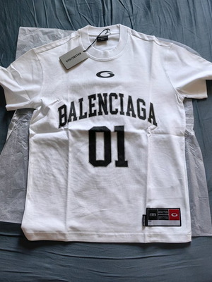 Balenciaga T-shirt new, unisex, size M, white