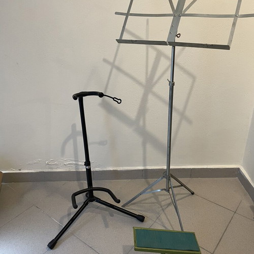Guitar stand, footrest and music stand used, foldable platinum set