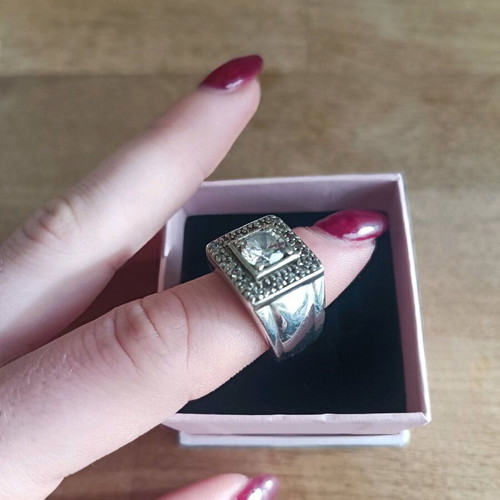 Silver 925 ring like new with zircon