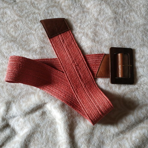 Daniel Hechter elastic belt red, like new, sizes 70-110