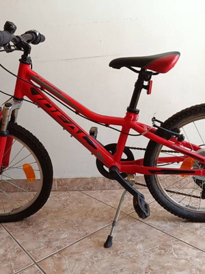 Ideal Strobe 20" children's mountain bike with aluminum frame, red, helmet included