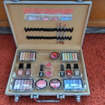 Make up case like new with full makeup set