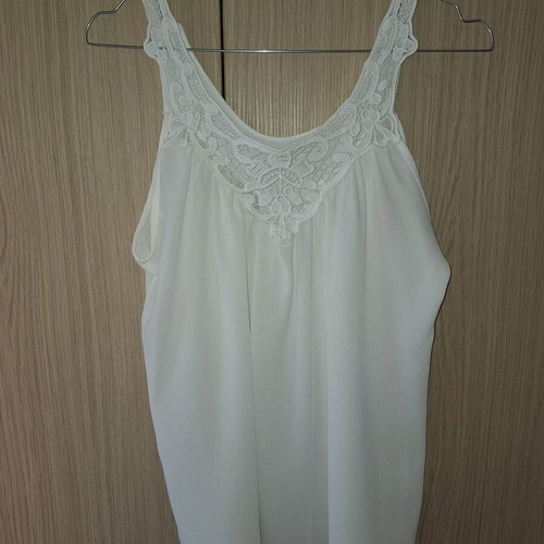 Women's white top like new, very cool