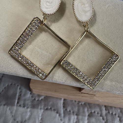 Earrings like new, gold color