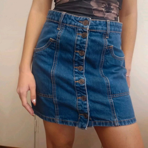 Stradivarius denim skirt like new with front buttons, blue