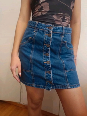 Stradivarius denim skirt like new with front buttons, blue
