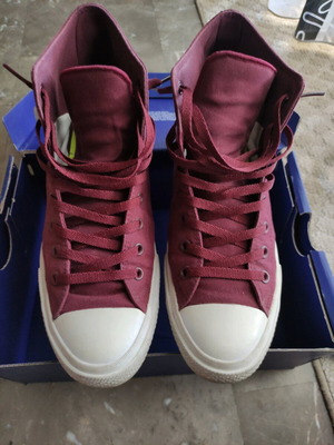 Converse All Star σαν καινούργια, μέγεθος 46, αθλητικού τύπου, μπορντό