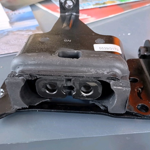 Chrysler PT Cruiser transmission mount new, 2003-2007, 2.4L