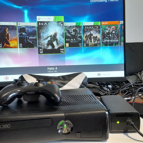 Xbox 360 S 500GB softmodded console with many games and emulators, like new