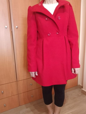 Short women's coat like new, red