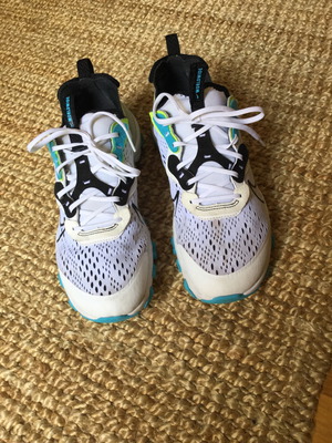 Παιδικά αθλητικά παπούτσια Nike για αγόρια μεταχειρισμένα, λευκά, μέγεθος 39