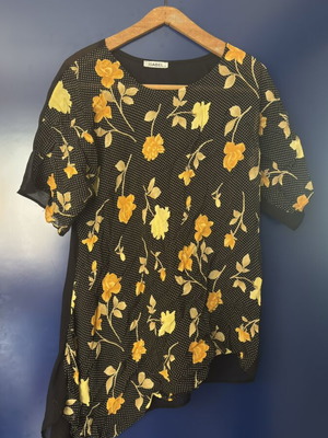 Women's short-sleeve yellow-black blouse like new, asymmetric