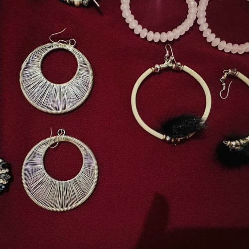Set of 7 pairs of earrings, bracelet & necklace
