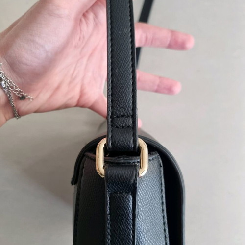 Carpisa black crossbody bag used with magnetic clasp