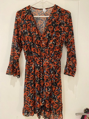 Floral dress size S like new