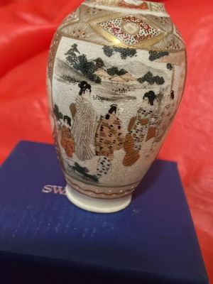 Small Satsuma Japanese ceramic vase like new, handmade