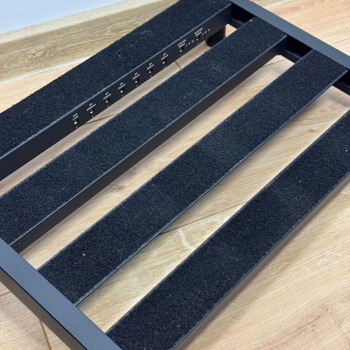 Harley Benton Spaceship Power 40 pedalboard with power supply used