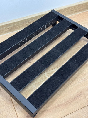 Harley Benton Spaceship Power 40 pedalboard with power supply used