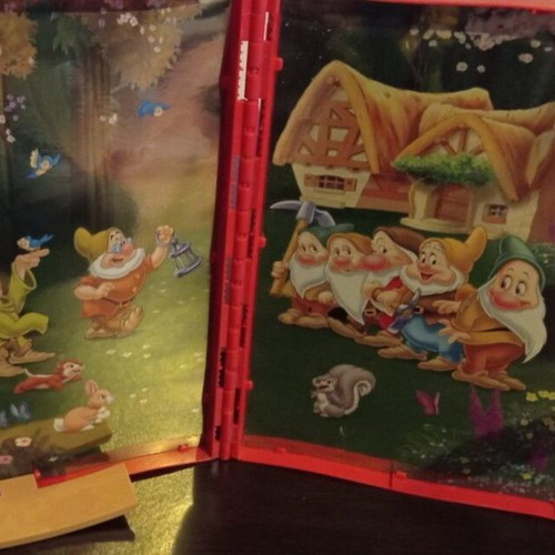 Snow White and the Seven Dwarfs Playset used