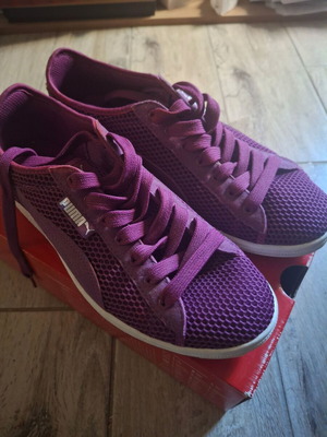 Puma athletic shoes size 39, worn once, purple