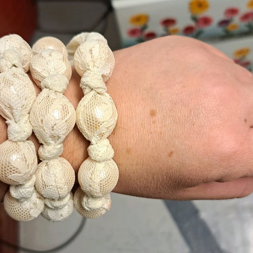 Vintage necklace in white color with lace like new