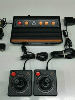 Atari Flashback 8 40th Anniversary Edition Classic Game console like new, 105 games