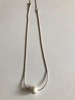 Necklace thin choker with adjustable pearl, matte gold chain like new