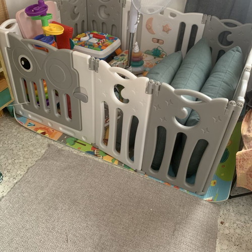 Plastic Playpen Owl Gray like new, 12 panels with door