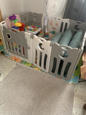 Plastic Playpen Owl Gray like new, 12 panels with door