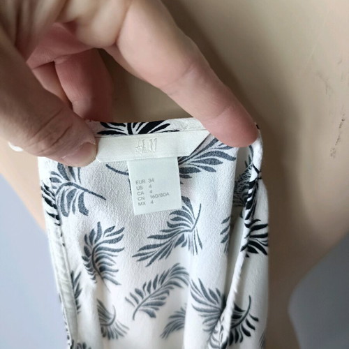 H&M Women's Short-Sleeve Blouse White with Black Floral Pattern Size XS