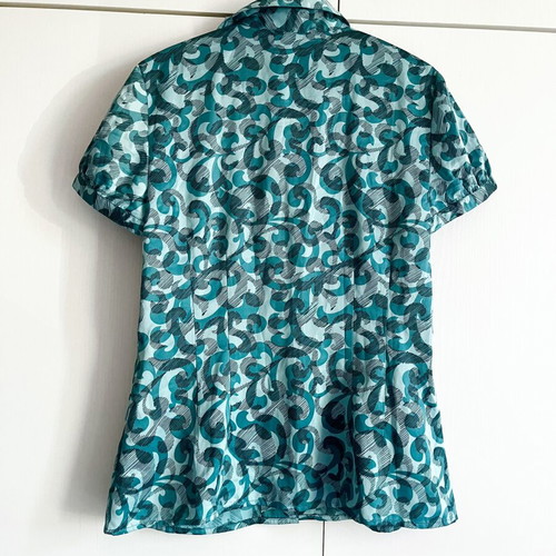 Short-sleeve shirt used, blue and turquoise, v neck with pointed collar