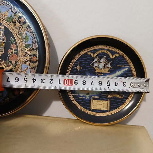 Decorative souvenir plates with 24k gold, like new
