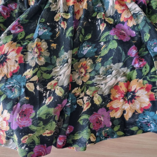 Zara mini skirt floral with elastic waist like new, size S