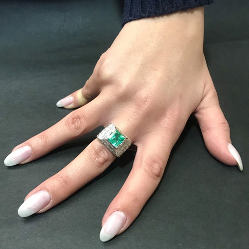 18k ring with emerald and brilliant diamonds, exclusive collection, new