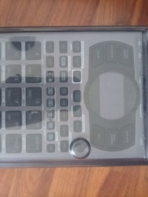 SP-404 MK2 sampler με decksaver, θήκη softshell και κάρτα SD σαν καινούργιο