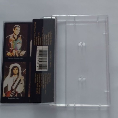 Queen Greatest Hits II cassette like new, rock