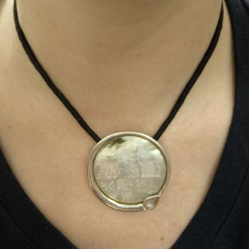 Oxette large impressive pendant with shell like new