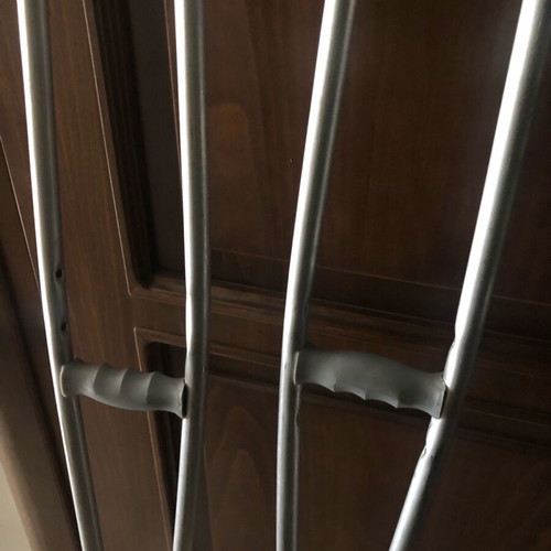 Crutches like new, used a few days