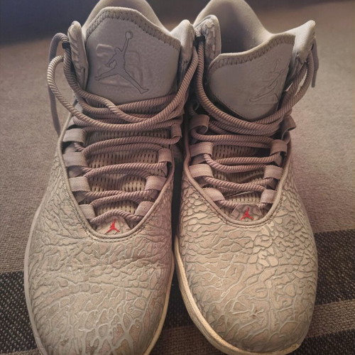 Jordan athletic shoes like new, gray, size 42